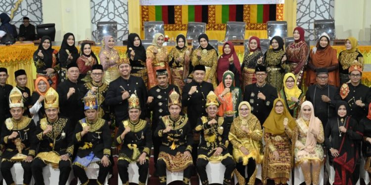 Busana Adat Aceh Semarakkan Rapat Paripurna HUT Ke-819 Banda Aceh