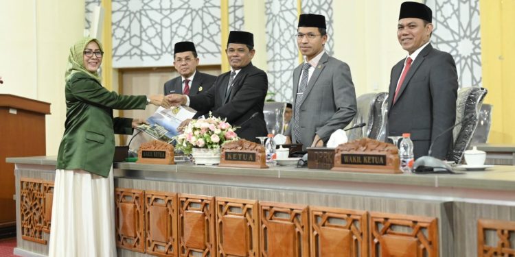 Dewan Sampaikan Rekomendasi LKPj Wali Kota Banda Aceh Tahun 2023