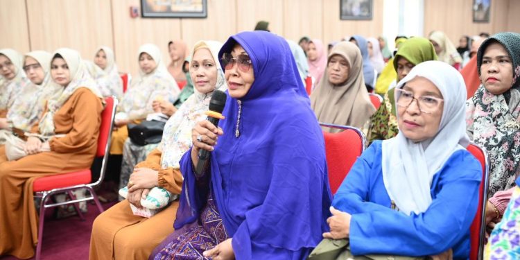 Farid Nyak Umar Tampung Aspirasi Lansia Saat Reses di Dapil Kuta Alam