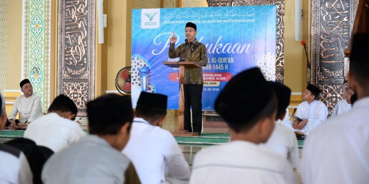 Buka Daurah Tahfiz Baitussalihin, Ketua DPRK Ajak Santri Gapai Kemuliaan dengan Al-Qur’an
