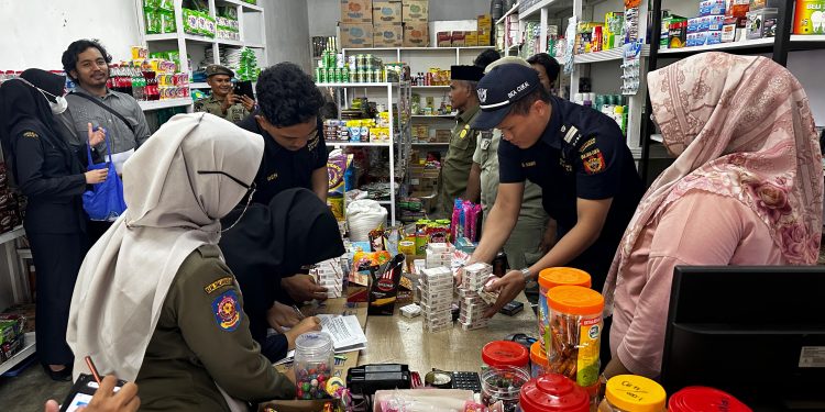 Satpol PP dan WH Aceh Bersama Bea Cukai Sita 355 Bungkus Rokok Ilegal