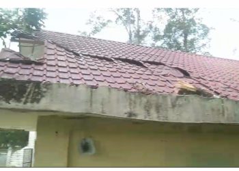 Pohon Tumbang Rusak Kantor PWI Aceh Besar