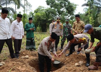 Wakapolda Aceh Letakkan Batu Pertama Pembangunan Masjid Pesantren Babul Ulum