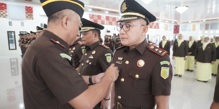 Kajati Aceh: Lantik Wakajati, Asisten, Kajari dan koordinator di aula Kejati Aceh