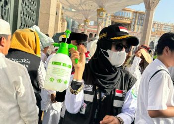 Kisah Polwan Bantu Jemaah Haji saat Cuaca Panas di Arab Saudi