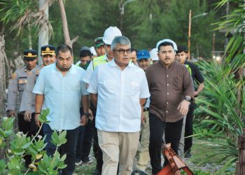 Pj Bupati Aceh Besar Dampingi Pj Gubernur Aceh Tinjau Venue Selancar PON XXI di Lhoknga
