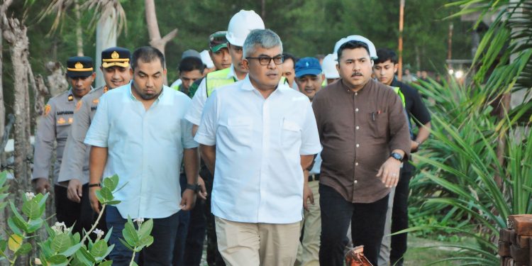 Pj Bupati Aceh Besar Dampingi Pj Gubernur Aceh Tinjau Venue Selancar PON XXI di Lhoknga