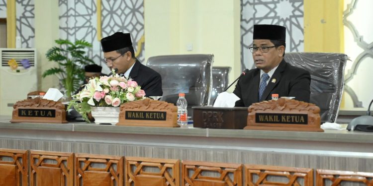 Wakil Ketua Usman Pimpin Rapat Paripurna Internal Dewan Banda Aceh