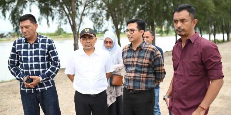 Dewan Minta Pemerintah Perbaiki Jalan Tepi Laut Gampong Jawa