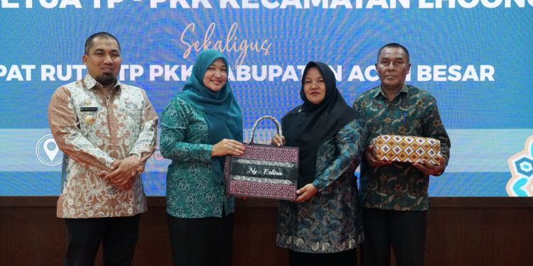 Pj Bupati Iswanto Lepas Purna Tugas Camat Lhoong Aceh Besar