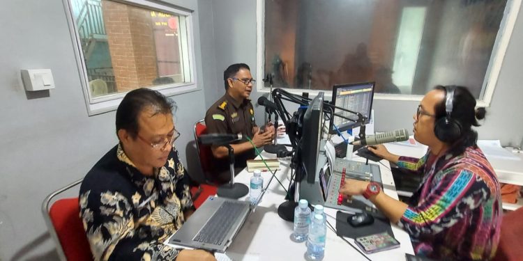 Kejati Aceh Gelar Penyuluhan Hukum Tentang UU ITE di Radio Nikoya FM