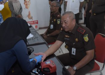 Memperingati Hari Bakti Adhyaksa Ke-64 Kejati Aceh Gelar Kegiatan Donor Darah dan Pemeriksaan Kesehatan