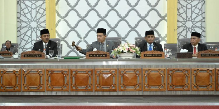 DPRK Gelar Paripurna Penyampaian Penjelasan dan Penyerahan RKUA-PPAS 2025