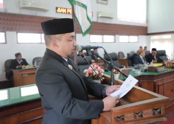 Iswanto Paparkan Rangkaian Upaya Penanggulangan Kekungan Air Bersih Pada Sidang Paripurna DPRK Aceh Besar