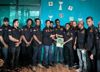 TATA PASEE selaku Sekda GRIB JAYA Aceh menyerahkan Mandat Untuk DPC Nagan Raya