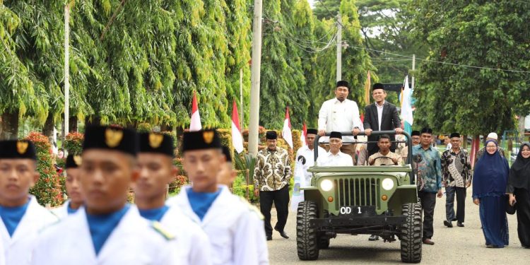 Pj Bupati Aceh Besar Pimpin Apel Tahunan 2024 Pesantren Tgk Chiek Oemar Diyan