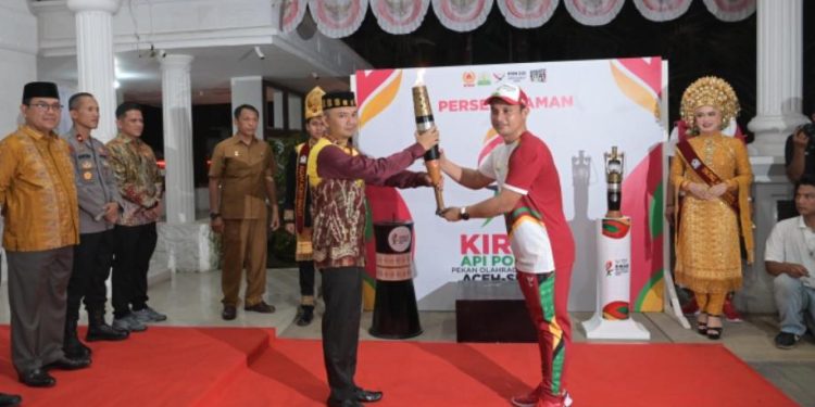 Semarak Ceria Sambut Kirab Api PON XXI di Barsela