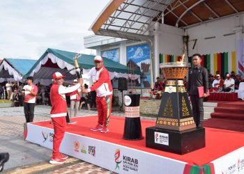 Tiba di Subulussalam, Kirab Api PON XXI Disambut Tari Dampeng