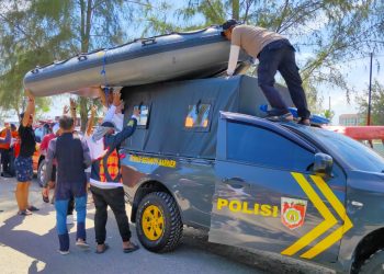 Polresta Banda Aceh Siagakan Perahu Karet Saat Atlet Layar Latihan