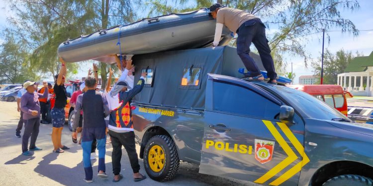Polresta Banda Aceh Siagakan Perahu Karet Saat Atlet Layar Latihan