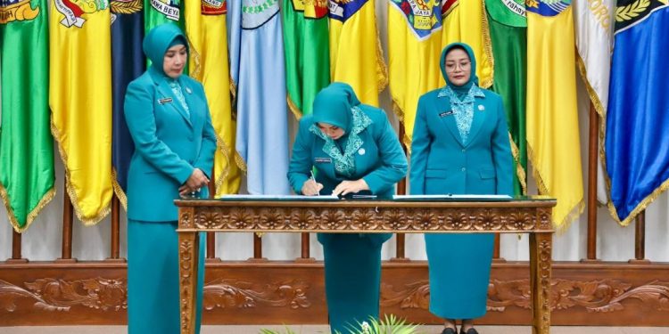 Di Lantik Tri Tito Karnavian, Istri Pj Gubernur Aceh Resmi Jadi Pj Ketua TP PKK Aceh dan Ketua Pembina Posyandu Aceh