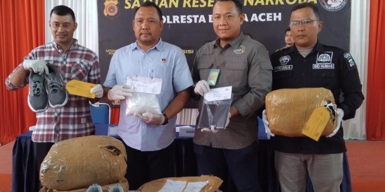 Simpan 991 Gram Sabu di Sepatu, Dua Pria Tertangkap di Bandara Saat Hendak Terbang ke Jakarta