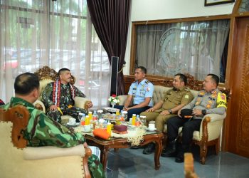 Pj Bupati Iswanto Sambut Kedatangan Dankopasgat di Lanud SIM Blang Bintang