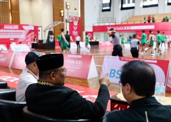 Pj Gubernur Safrizal Saksikan Laga Basket Jawa Tengah vs Jawa Timur di Stadion Harapan Bangsa