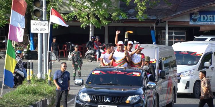 Kirab Api PON XXI Aceh-Sumut Tiba di Kota Jantho