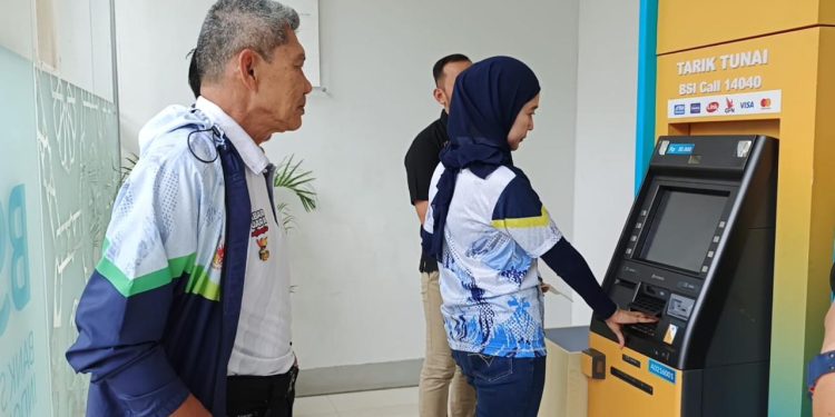 Kontingen Jawa Barat Kagum dengan Pelayanan Prima dari Petugas BSI Aceh selama PON XXI Aceh-Sumut 2024