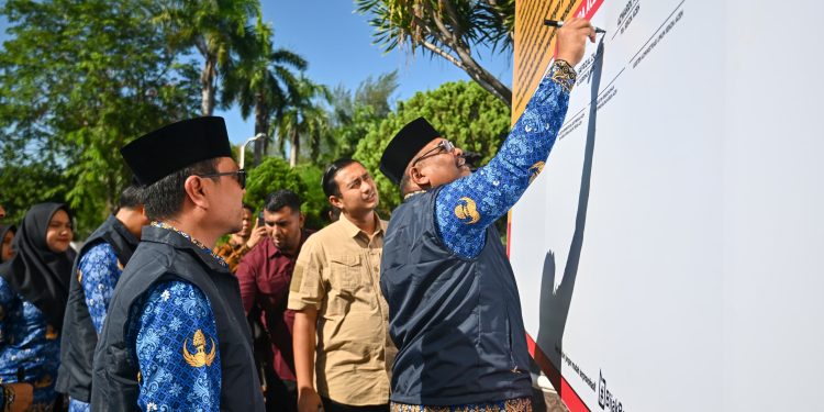 Penjabat Gubernur Safrizal Pimpin ASN Teken Ikrar Netralitas Pilkada 2024