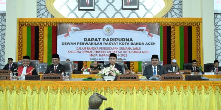 Pimpin Sidang Akhir Masa Jabatan 2019-2024, Farid Nyak Umar Sampaikan Capaian Kinerja Dewan