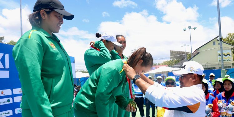 Pj Gubernur Aceh Kalungi Empat Medali Emas pada PON XXI 2024