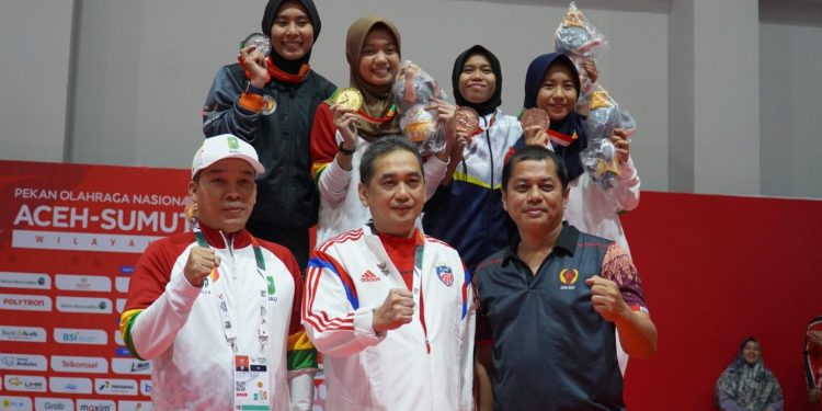 Riau Raih Medali Emas Pertama Kategori Floret Perorangan Putri