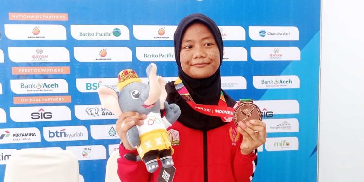 Radhwah Raihanah Menorehkan Prestasi di PON XXI pada Usia 14 Tahun