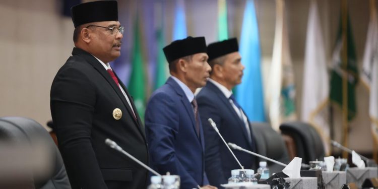 Pj Gubernur Safrizal Hadiri Paripurna Penetapan Pimpinan DPRA Periode 2024-2029