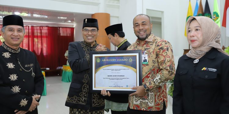 Bank Aceh Raih Penghargaan UIN Ar Raniry Awards