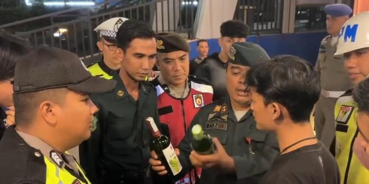 WH Aceh Razia Hotel Berbintang, Sejumlah Miras Disita di Ule Lhee