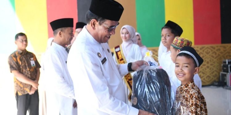 Plt Sekda Aceh Bersama Pj Ketua PKK Hadiri Maulid Pemko Banda Aceh