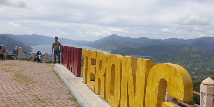 Menyaksikan Keindahan Alam dari Puncak Pantan Terong, Danau Laut Tawar dalam Genggaman