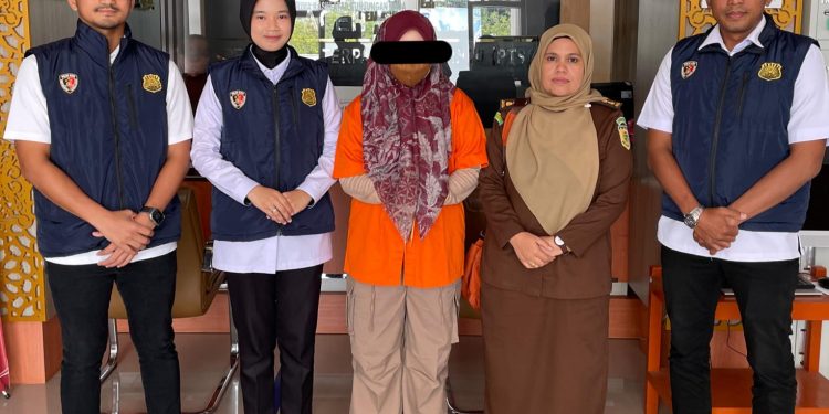 Penyidik Polda Aceh Serahkan Tersangka Kasus Penyebaran Konten Asusila ke Jaksa