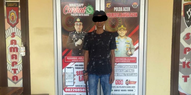 Keluarga Serahkan Pelaku Pembacokan di Kuta Baro Pada Polisi