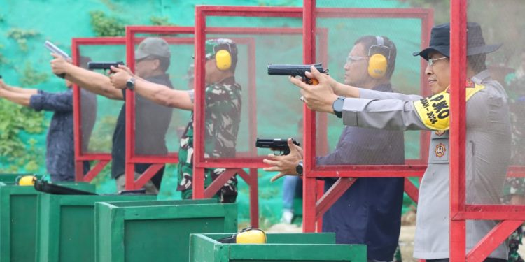 Wakapolda Aceh Ikuti Lomba Menembak Eksekutif HUT Ke-68 Kodam IM