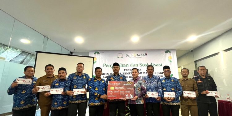 Bank Aceh Cabang Idi Lakukan Sosialiasasi dan Penyerahan KKPD Kepada Pemkab Aceh Timur