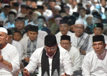 Pj Gubernur dan Ratusan Masyarakat Kumandangkan Doa dan Zikir di Acara Malam Renungan 20 Tahun Tsunami