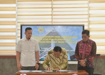 Plt Sekda Aceh Terima Laporan Penyerahan Hasil Pemeriksaan BPK