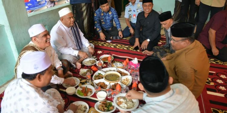 Pj Bupati Iswanto dan Syekh Muharram Dampingi Pj Gubernur Aceh di Haul Tgk Amplam Golek