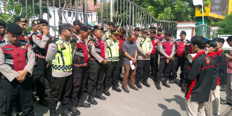 Aksi Demonstrasi di Kejaksaan Tinggi Aceh Terkait Dugaan Korupsi di Dinas Perkim Aceh dan KONI Aceh