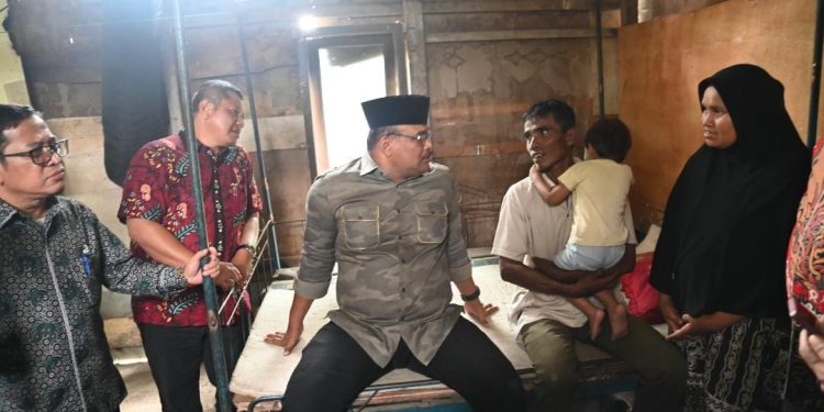 Pj Gubernur Aceh Tinjau Verifikasi Pembangunan Rumah Layak Huni di Kuta Baro dan Montasik