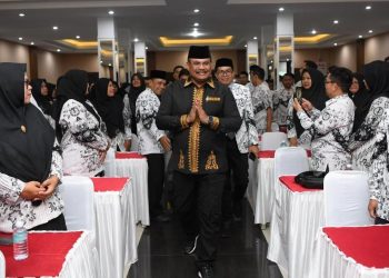 Pj Gubernur Safrizal: Pengabdian Guru Tak Bisa Diukur